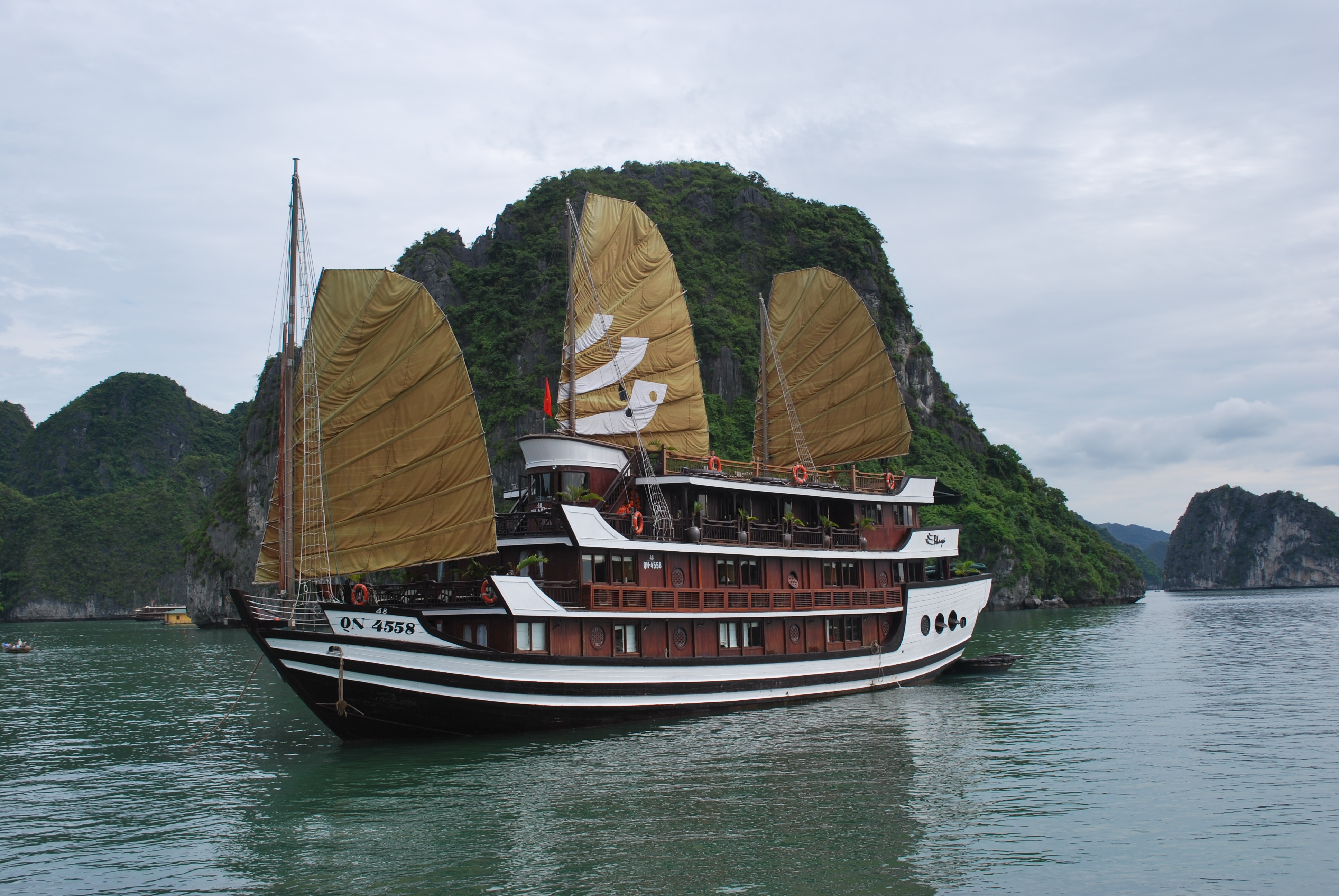Tourist Junk, Halong Bay